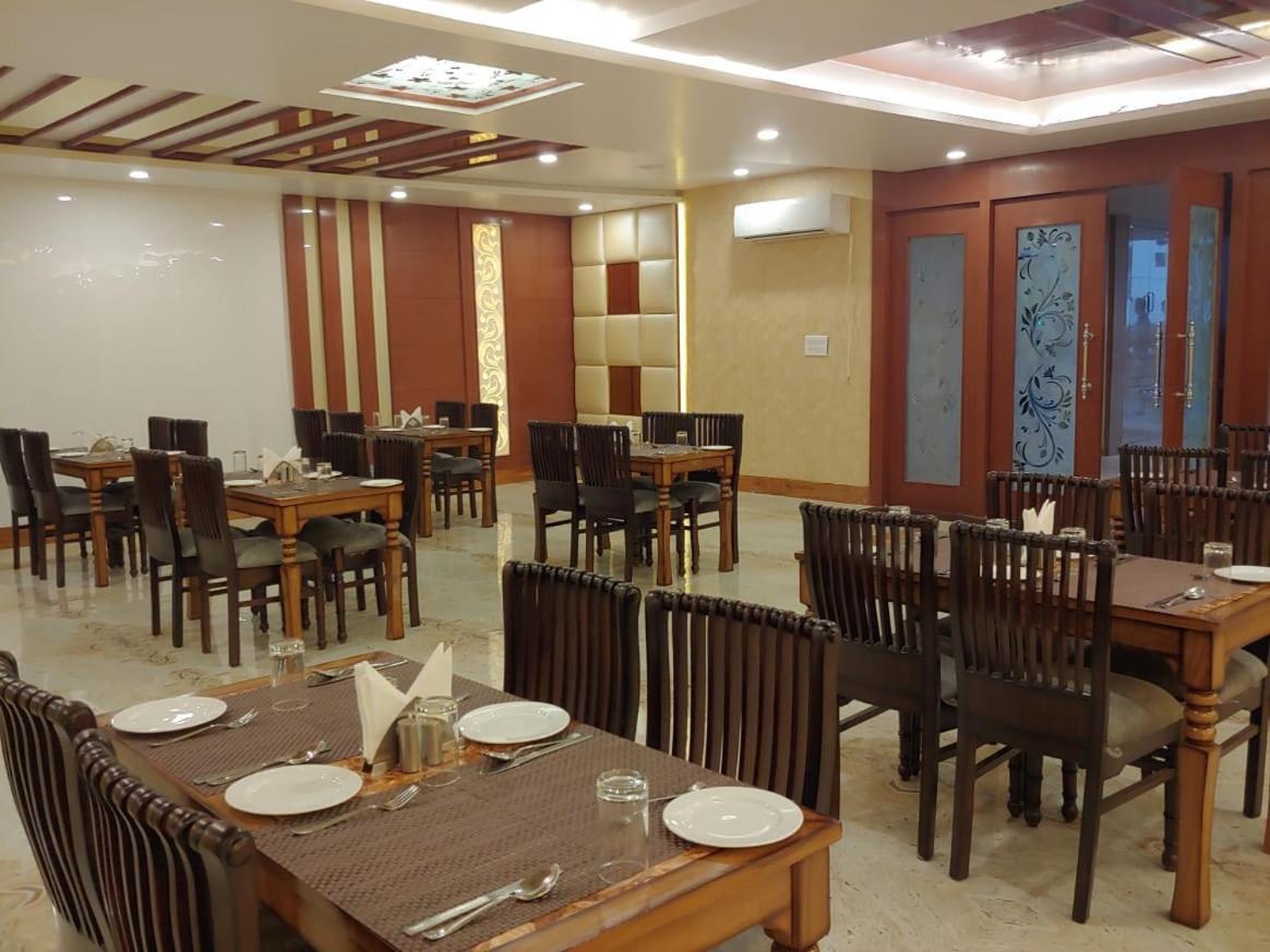 Hotel Shivoy Grand バラナシ エクステリア 写真